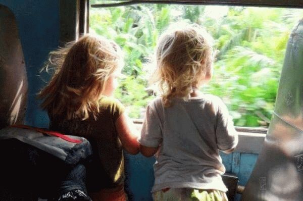 С какого возраста несовершеннолетним разрешается путешествовать без родителей